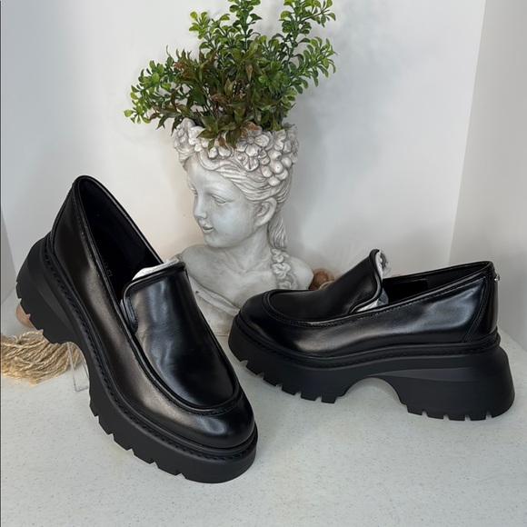 MICHAEL MICHAEL KORS
Shiloh Leather Loafer  Black Size 8.5 - Picture 2 of 12